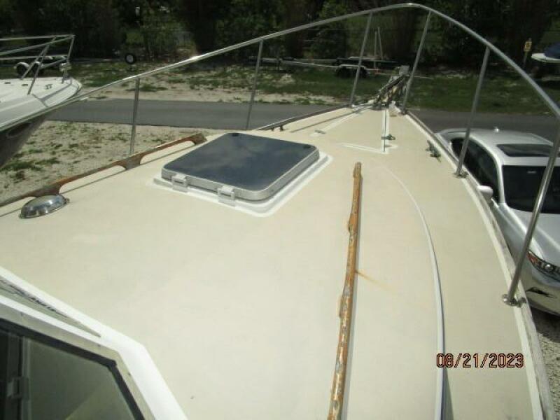 28' Cape Dory foredeck2