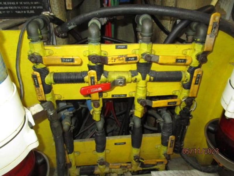 48' Hatteras fuel manifold