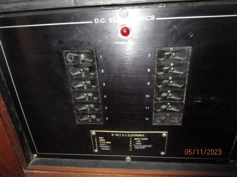 48' Hatteras electrical panel4