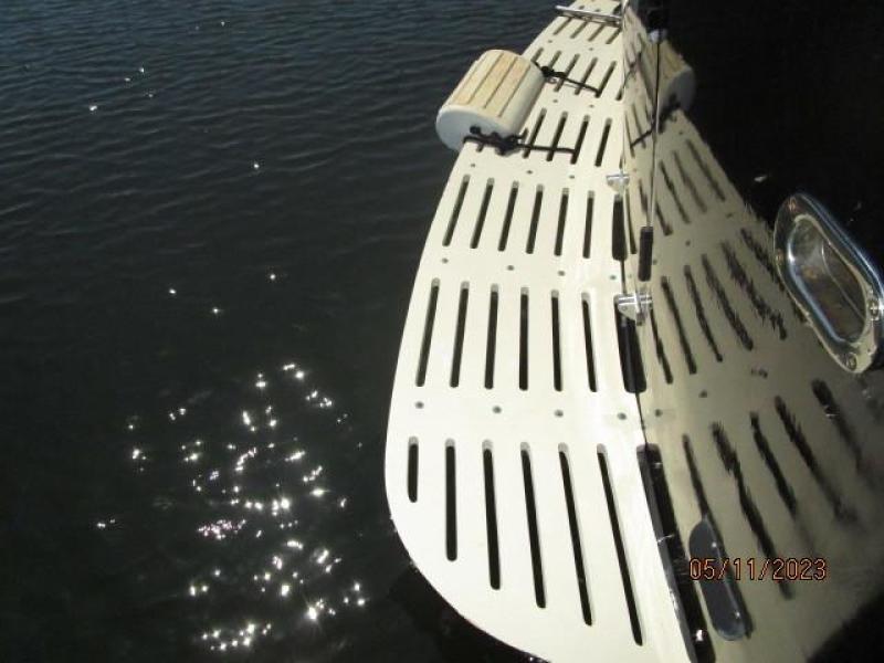 48' Hatteras swimplatform
