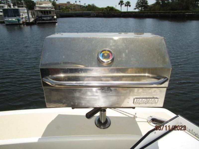 48' Hatteras aftdeck BBQ grill