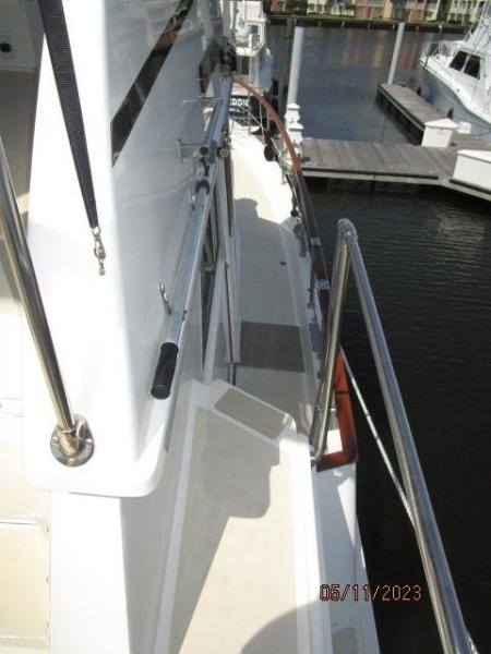48' Hatteras starboard side deck1