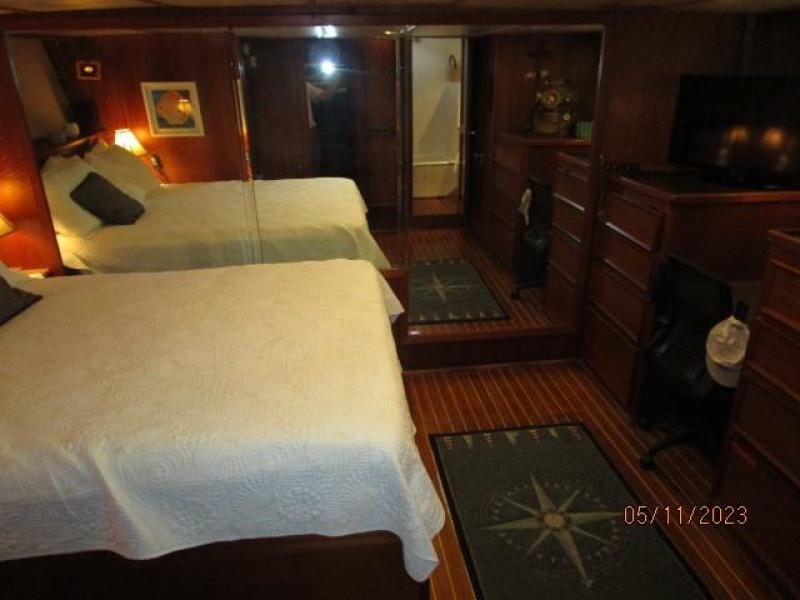 48' Hatteras master stateroom aft