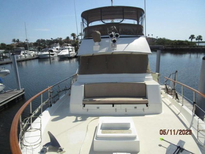 48' Hatteras foredeck aft