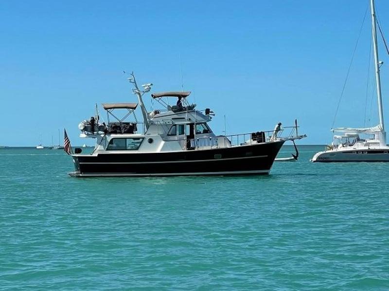 48' Hatteras starboard profile2