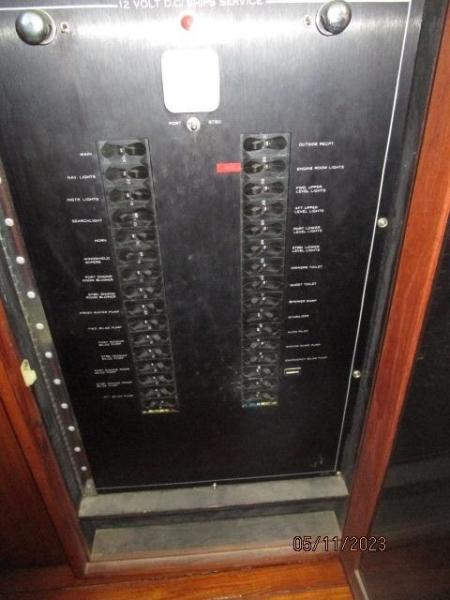 48' Hatteras electrical panel2