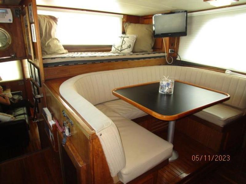 48' Hatteras pilothouse aft