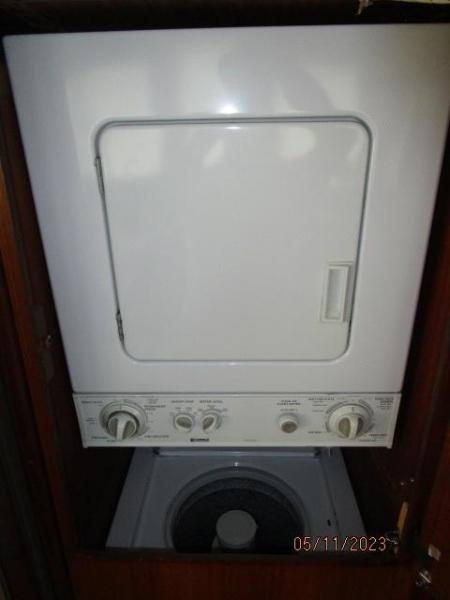 48' Hatteras washer-dryer
