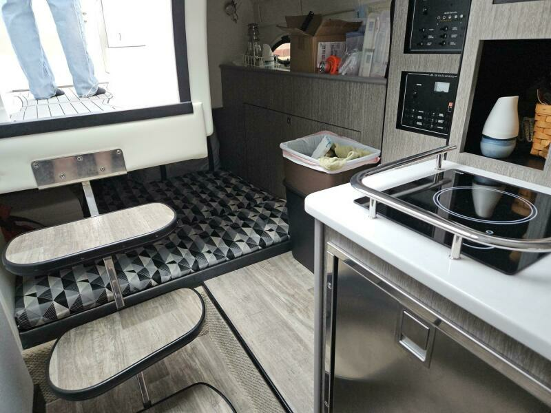 2021 Monterey 295 SY