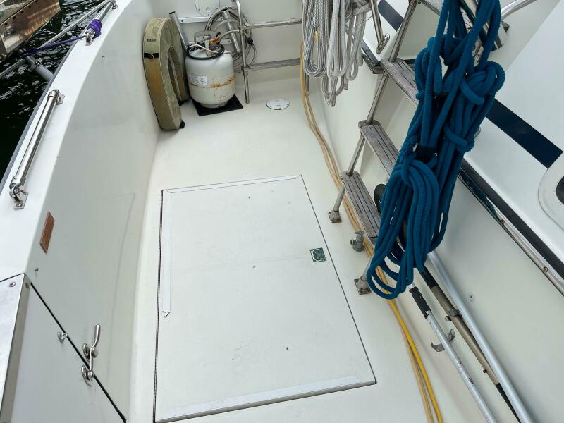 1989 Tollycraft Cockpit