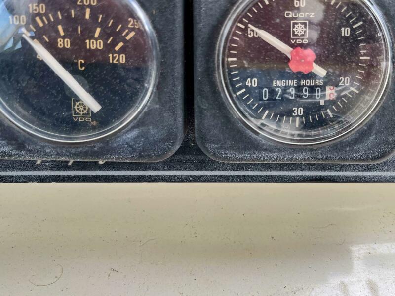 1989 Tollycraft Cockpit
