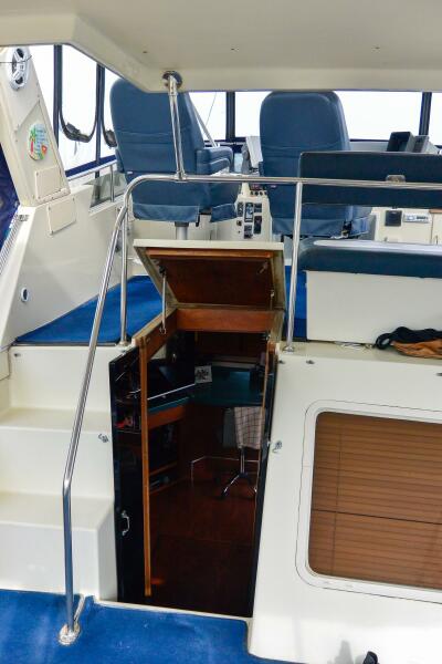 1989 Tollycraft Cockpit