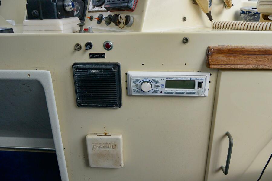 1989 Tollycraft Cockpit