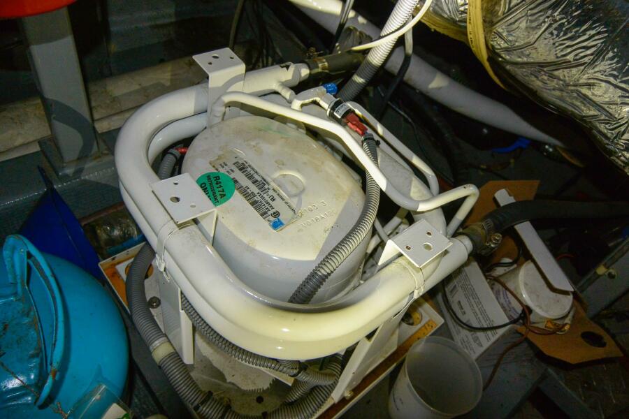 1989 Tollycraft Cockpit