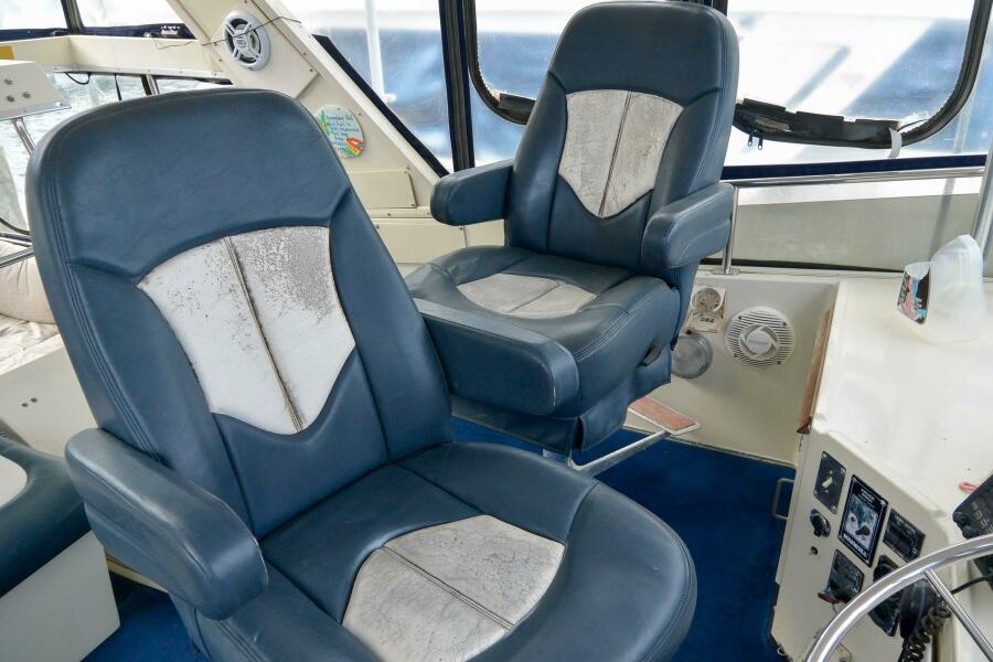 1989 Tollycraft Cockpit