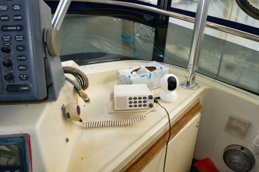1989 Tollycraft Cockpit