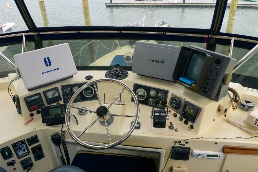 1989 Tollycraft Cockpit