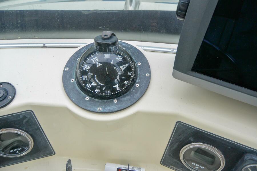 1989 Tollycraft Cockpit