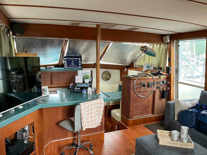 1989 Tollycraft Cockpit
