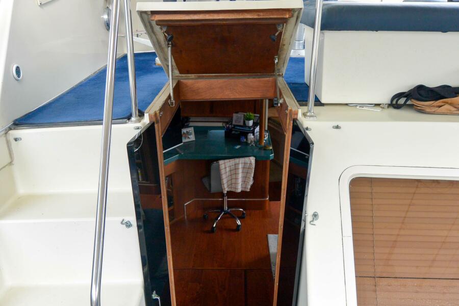 1989 Tollycraft Cockpit
