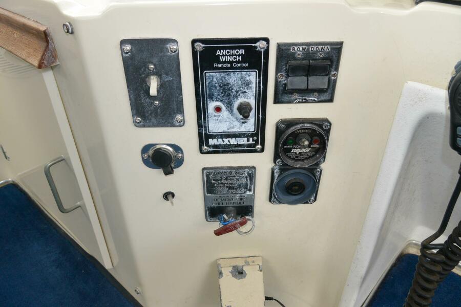 1989 Tollycraft Cockpit