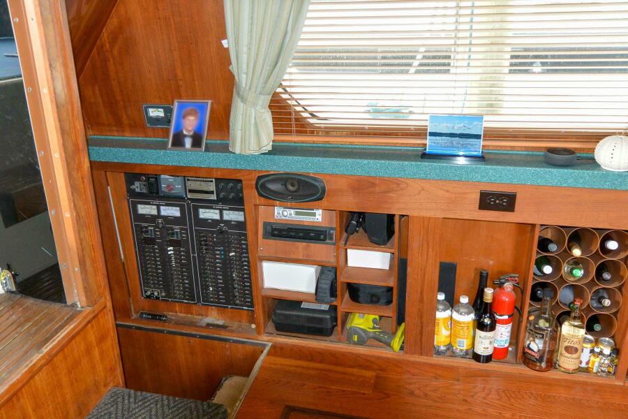 1989 Tollycraft Cockpit