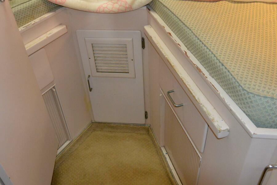 1989 Tollycraft Cockpit