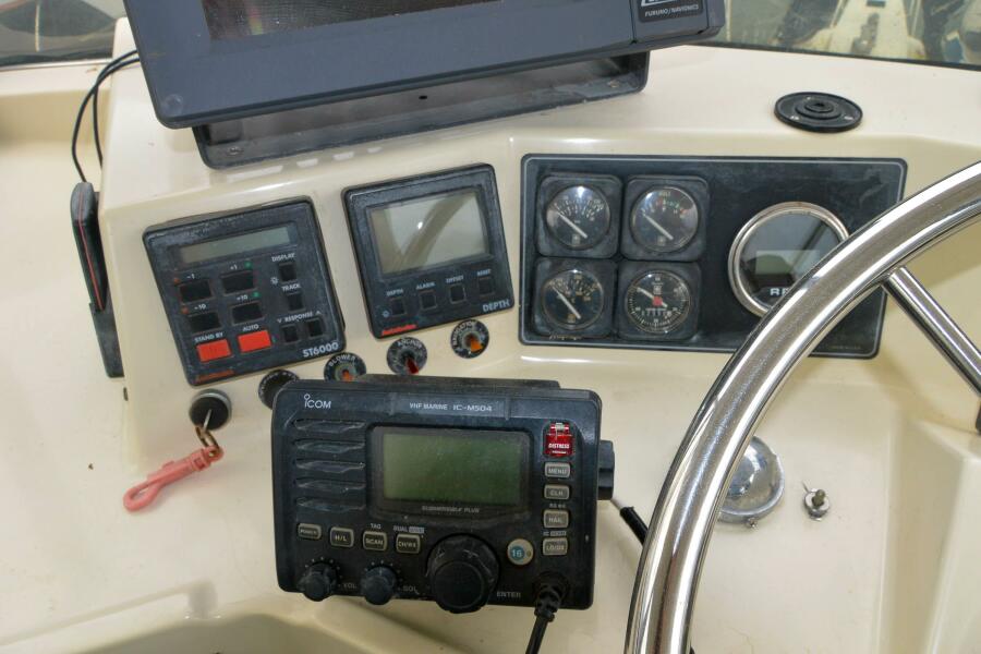 1989 Tollycraft Cockpit