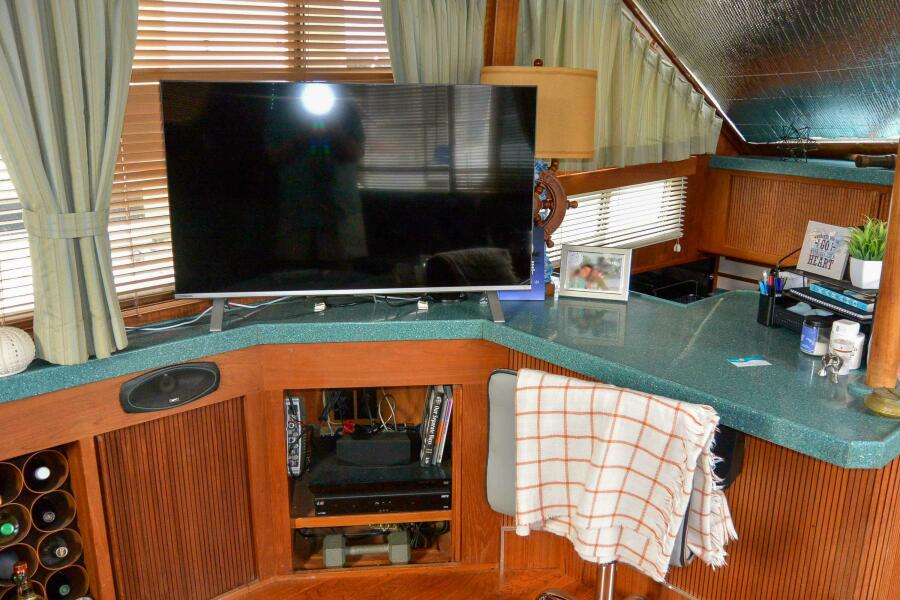 1989 Tollycraft Cockpit