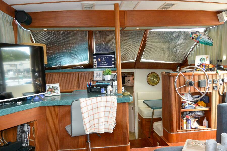 1989 Tollycraft Cockpit