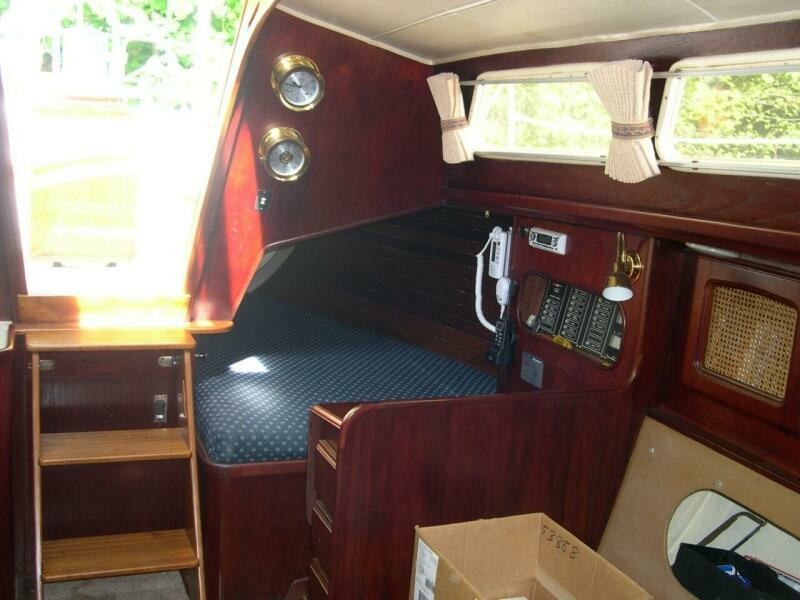 1985 Islander Sloop