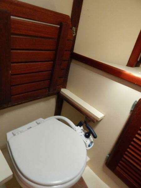 1985 Islander Sloop