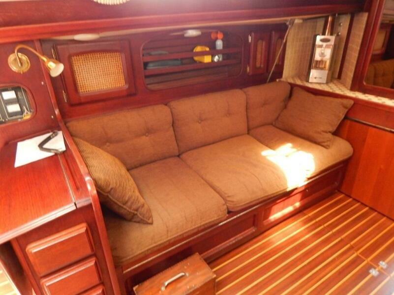 1985 Islander Sloop