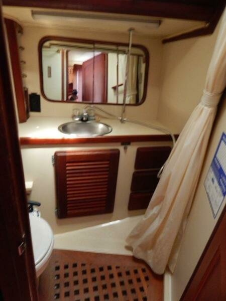 1985 Islander Sloop