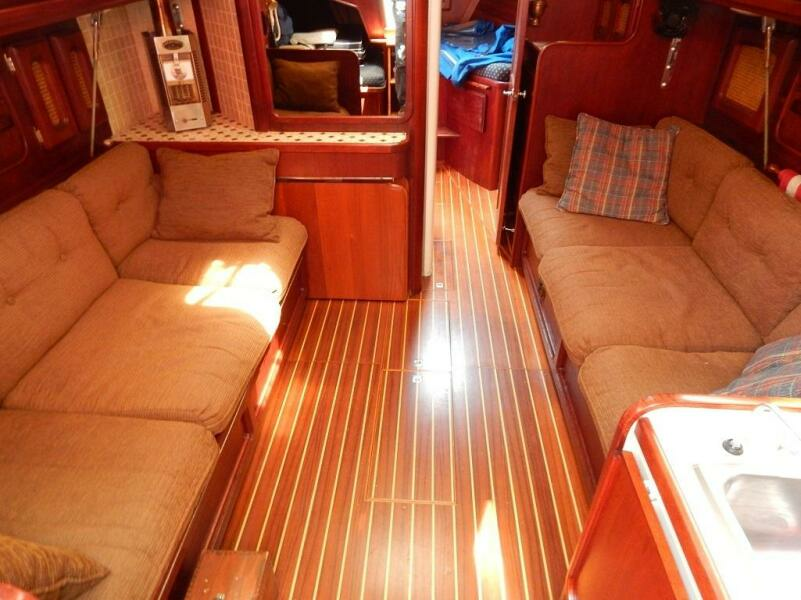1985 Islander Sloop
