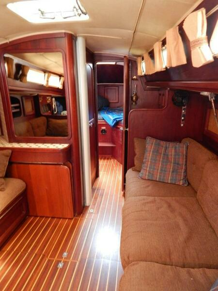 1985 Islander Sloop