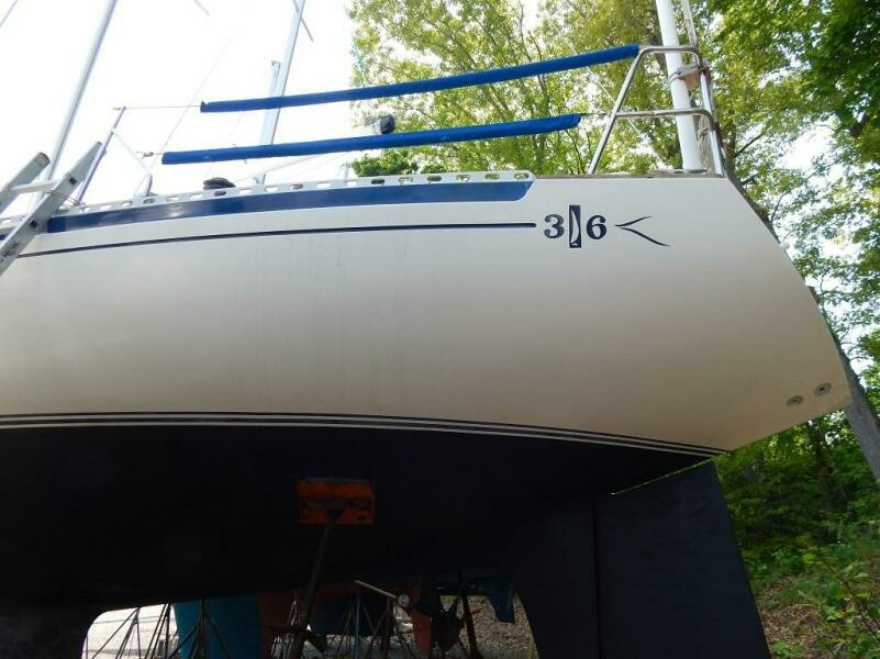 1985 Islander Sloop
