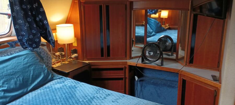 1989 Sea Ray 44 Aft Cabin