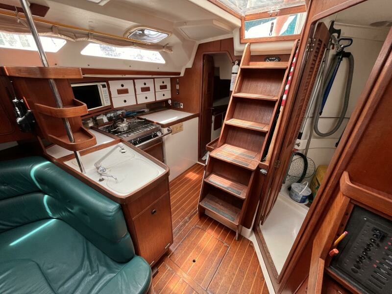 40ft C amp C Yacht For Sale
