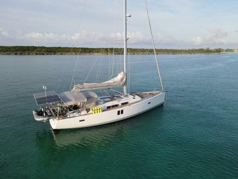 49' Hanse starboard aft profile