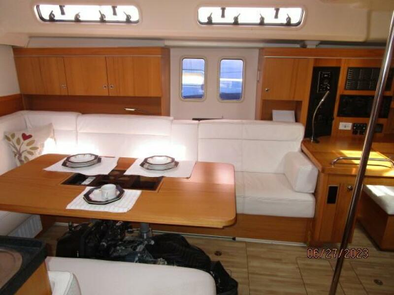 49' Hanse salon starboard