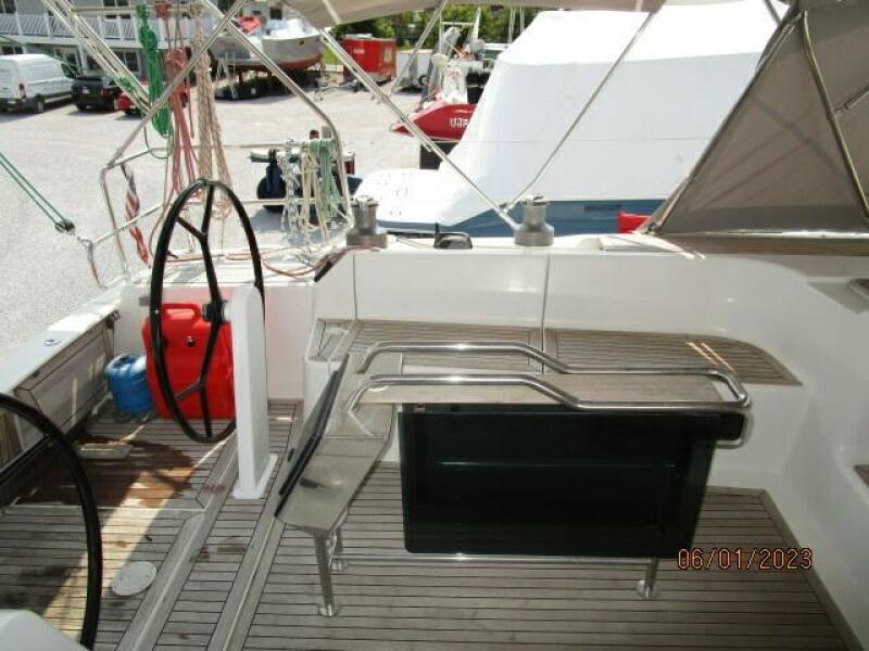 49' Hanse cockpit port