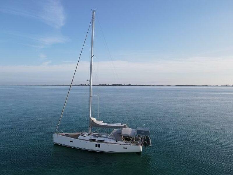 49' Hanse port aft profile