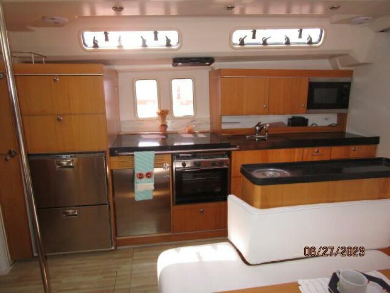 49' Hanse salon port
