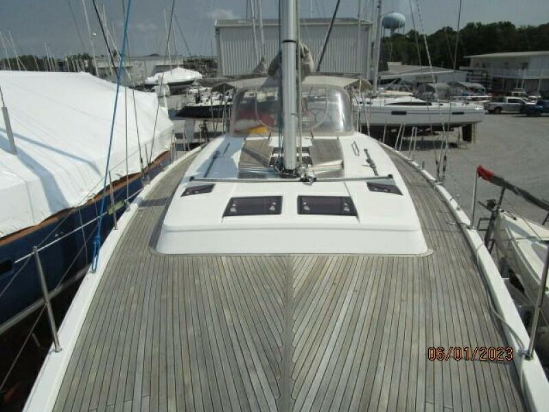 49' Hansae foredeck aft