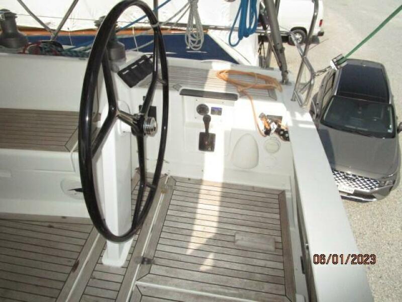 49' Hanse cockpit starboard helm