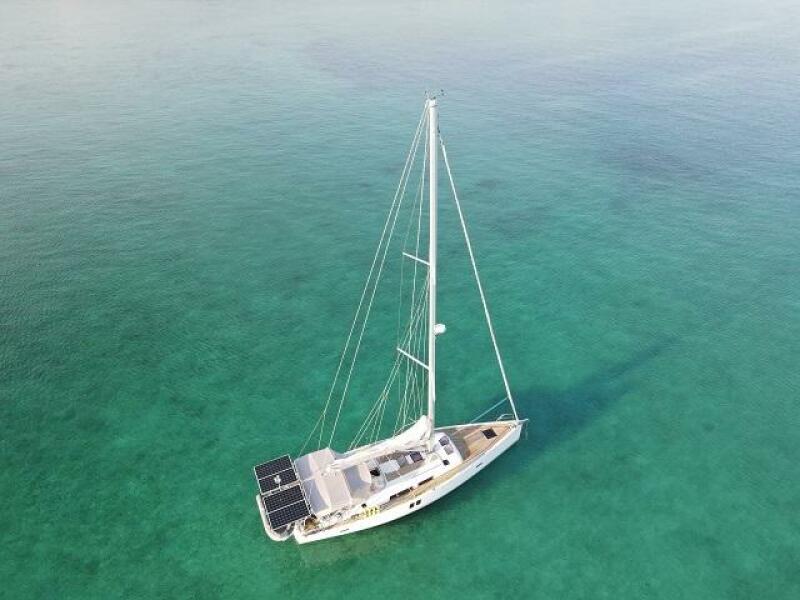 49' Hanse overhead2
