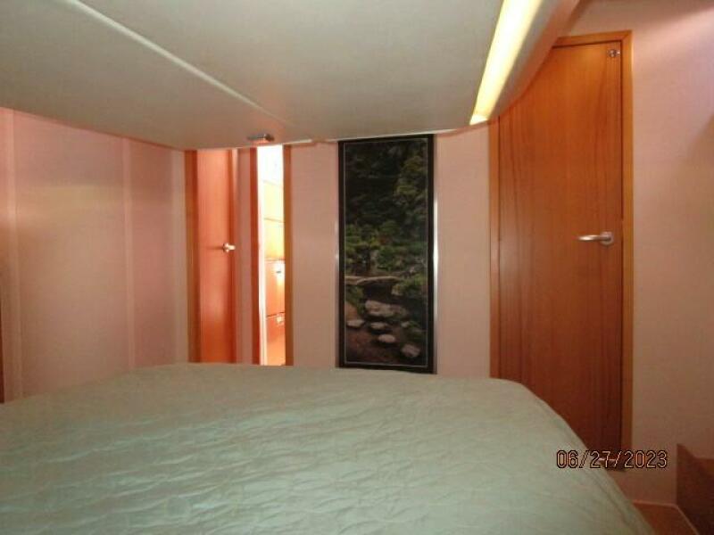 49' Hanse master stateroom forward