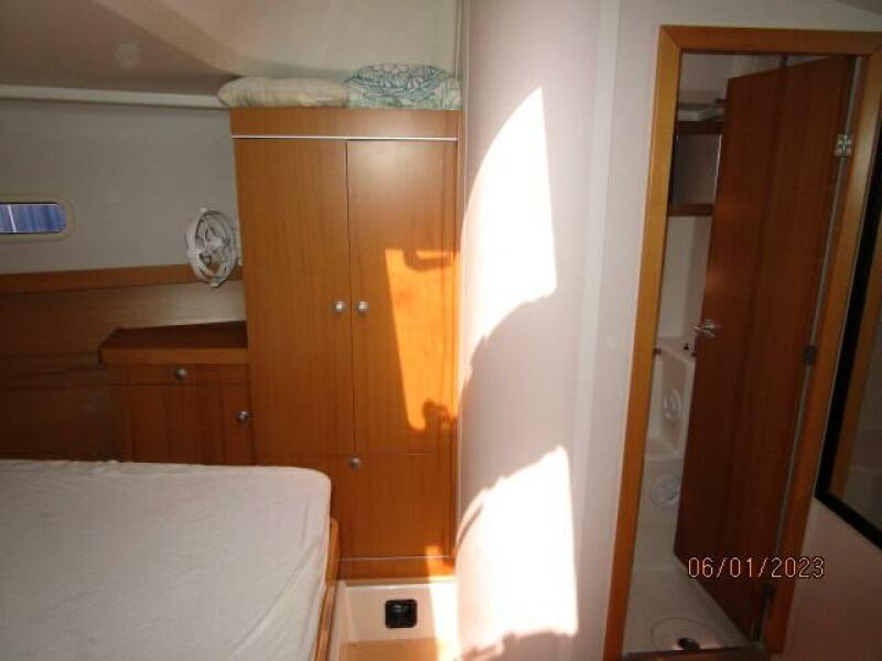 49' Hanse guest stateroom starboard
