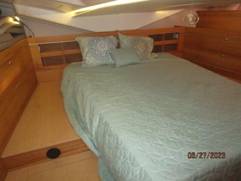 49' Hanse master stateroom1